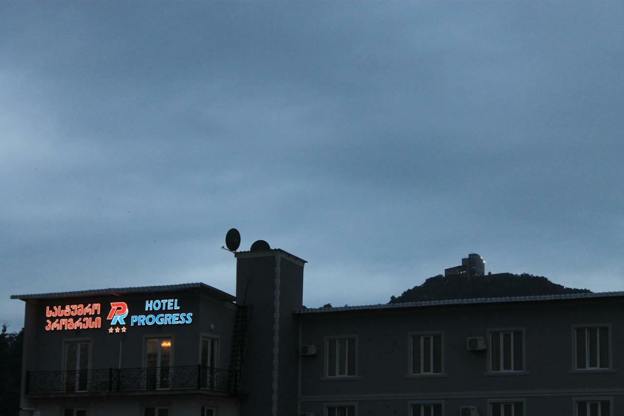 Hotel Progress Batumi Esterno foto