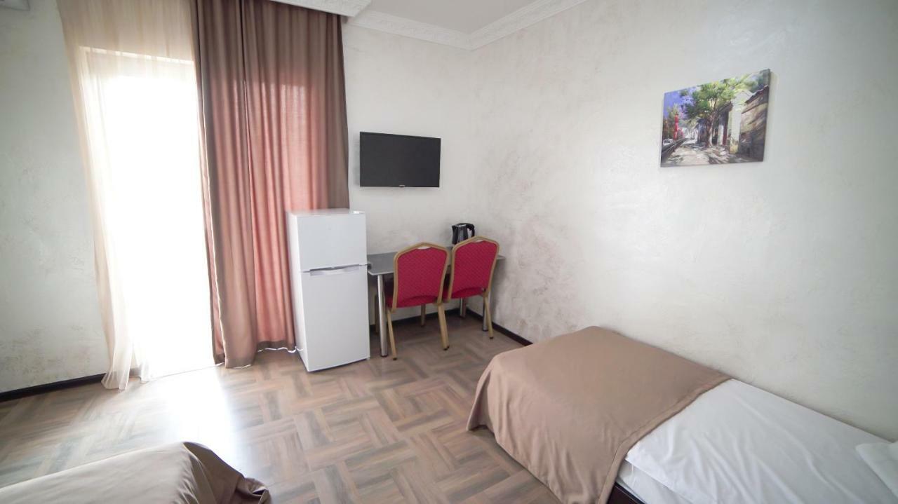 Hotel Progress Batumi Esterno foto