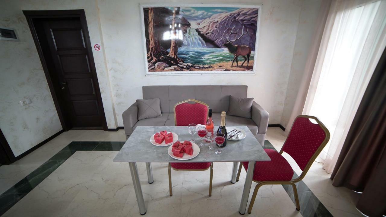 Hotel Progress Batumi Esterno foto