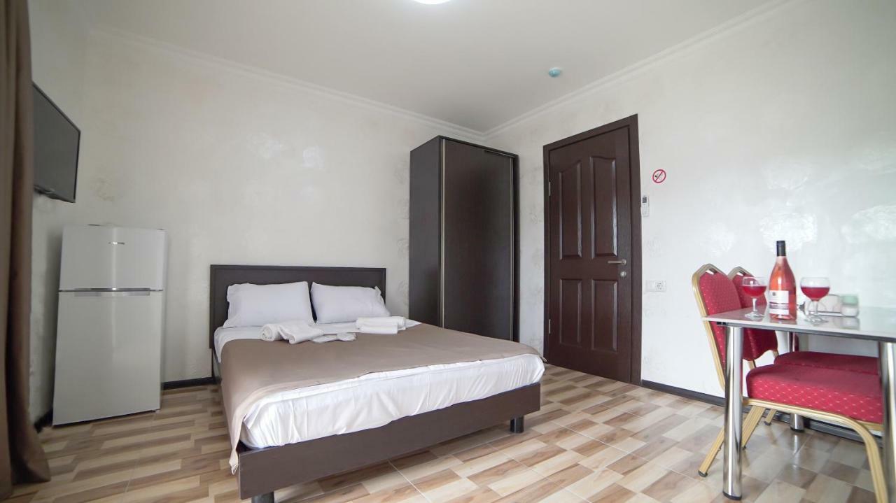 Hotel Progress Batumi Esterno foto