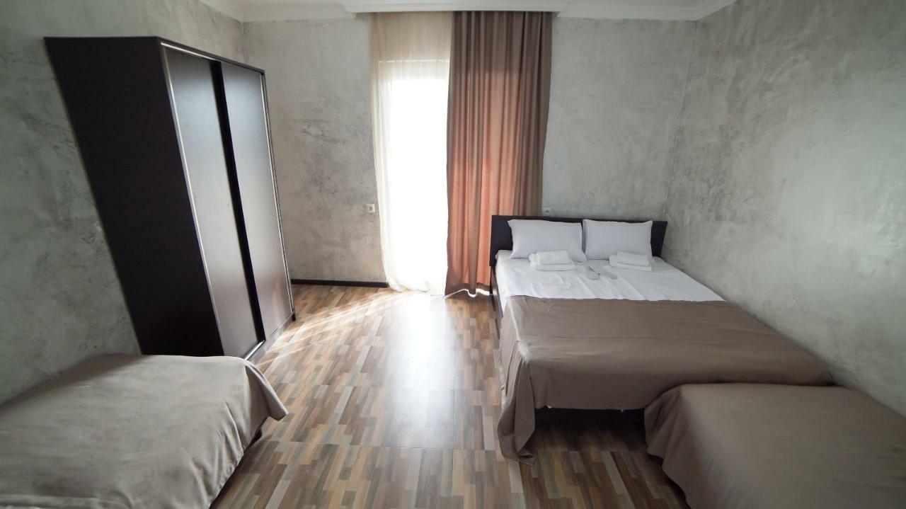 Hotel Progress Batumi Esterno foto
