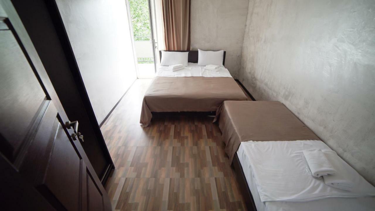 Hotel Progress Batumi Esterno foto