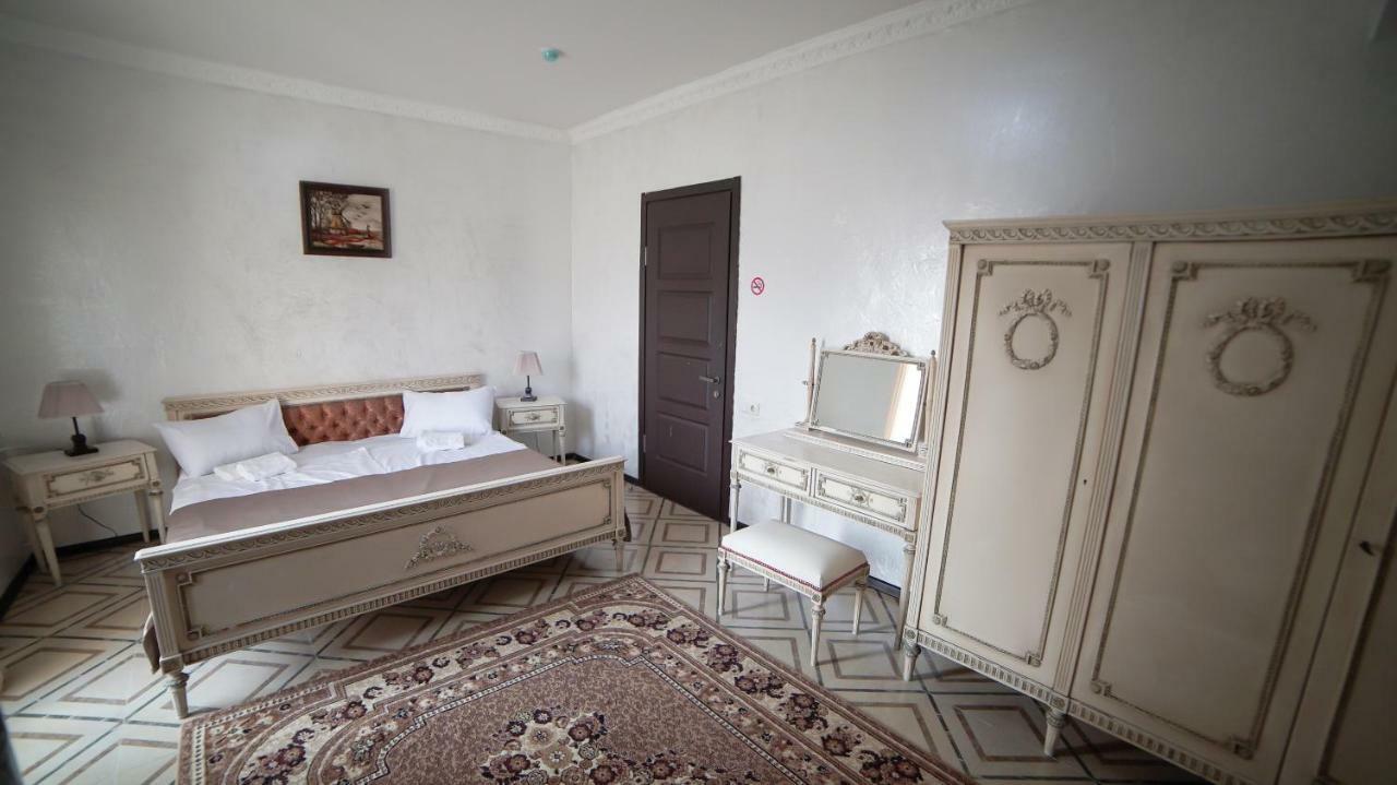 Hotel Progress Batumi Esterno foto
